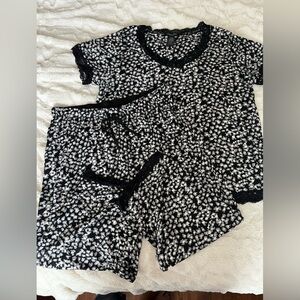 Rene Rofe Black and White Floral Pajama Set L